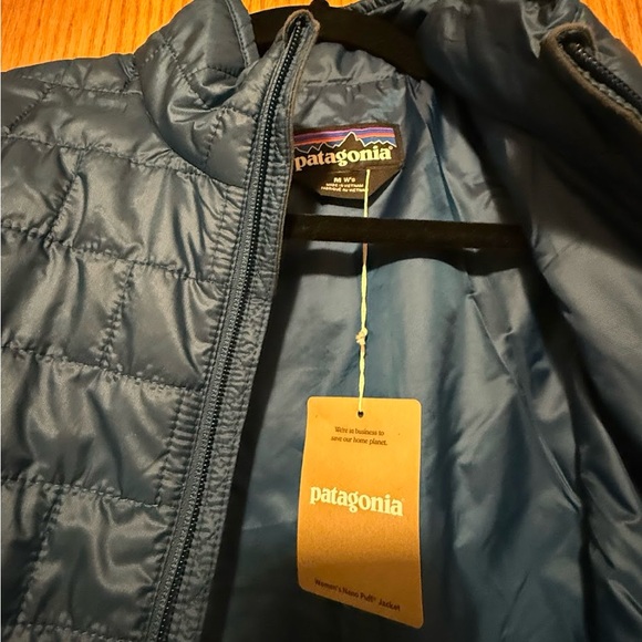 Patagonia Women’s Nano Puff Jacket - Picture 3 of 4